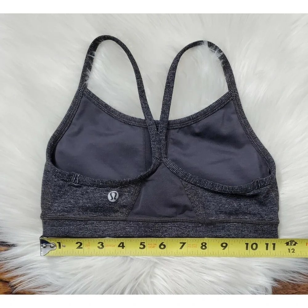 Lululemon Flow Y Sports Bra Women's Size 2 Gray /Black Quiet Stripe